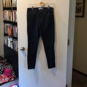 EUC banana skinny jeans